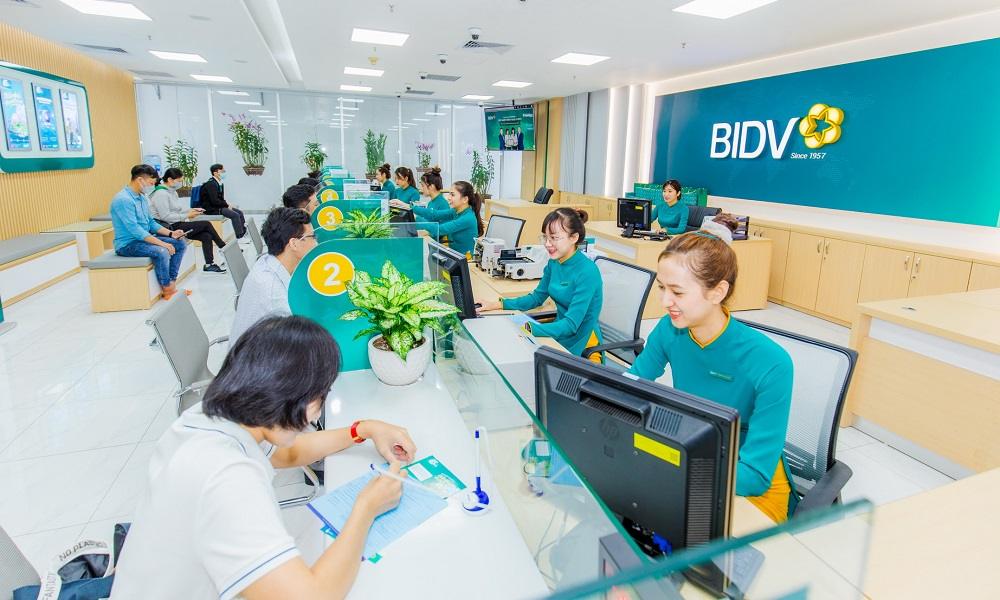 Đồng phục BIDV áo dài màu xanh ngọc lục bảo