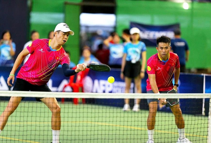 Pickleball so với badminton môn thể thao cho cả gia đình