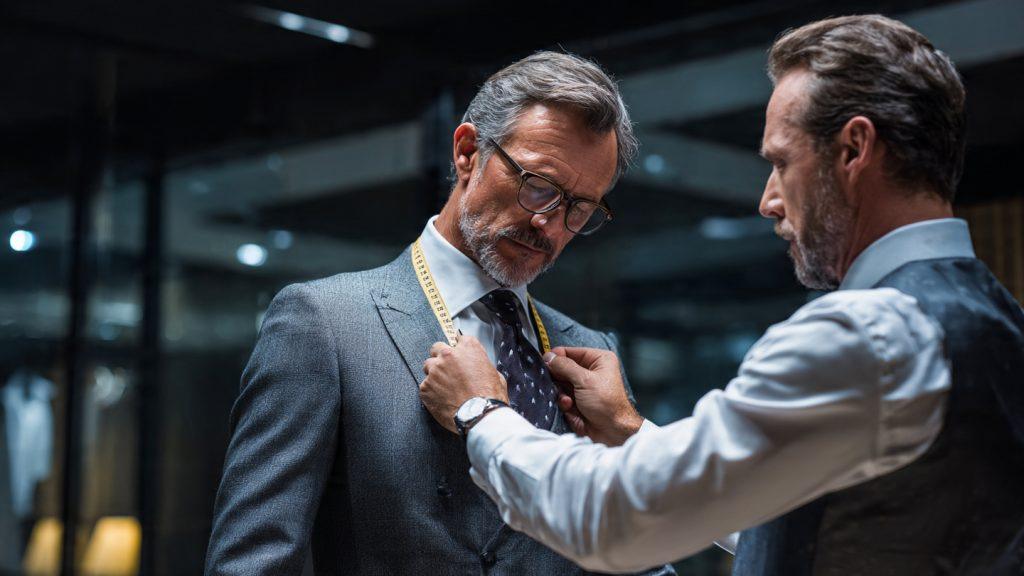 Dịch vụ may đo đồng phục tận nơi cho lãnh đạo doanh nghiệp.