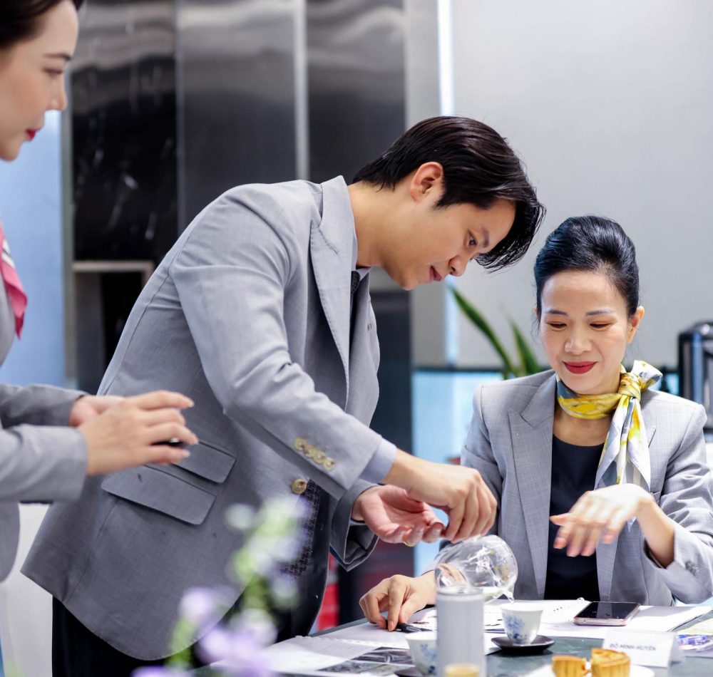 dong phuc lexus thang long 20